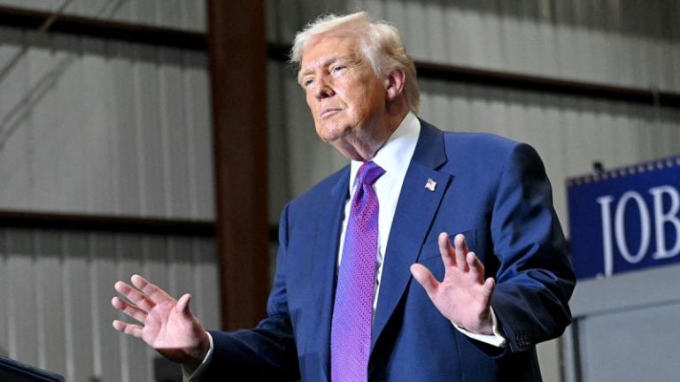 Trump announces 10% global tariff, criticizes Supreme Court justices